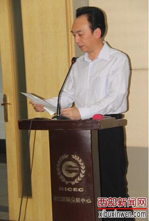 柯楚同志现场揭晓“推动陕西房地产发展十大媒体新锐人物榜单”